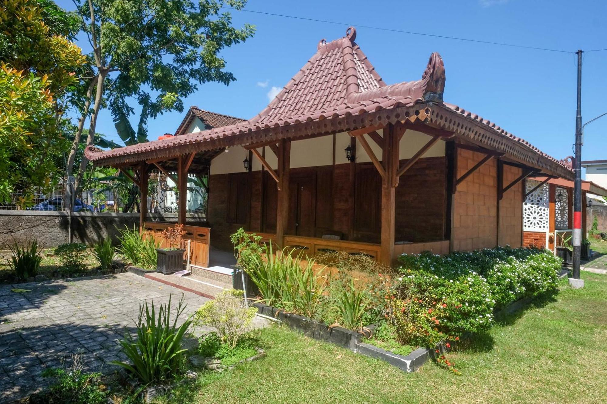Hotel Reddoorz Syariah Near Alun Alun Wonosari Exterior foto