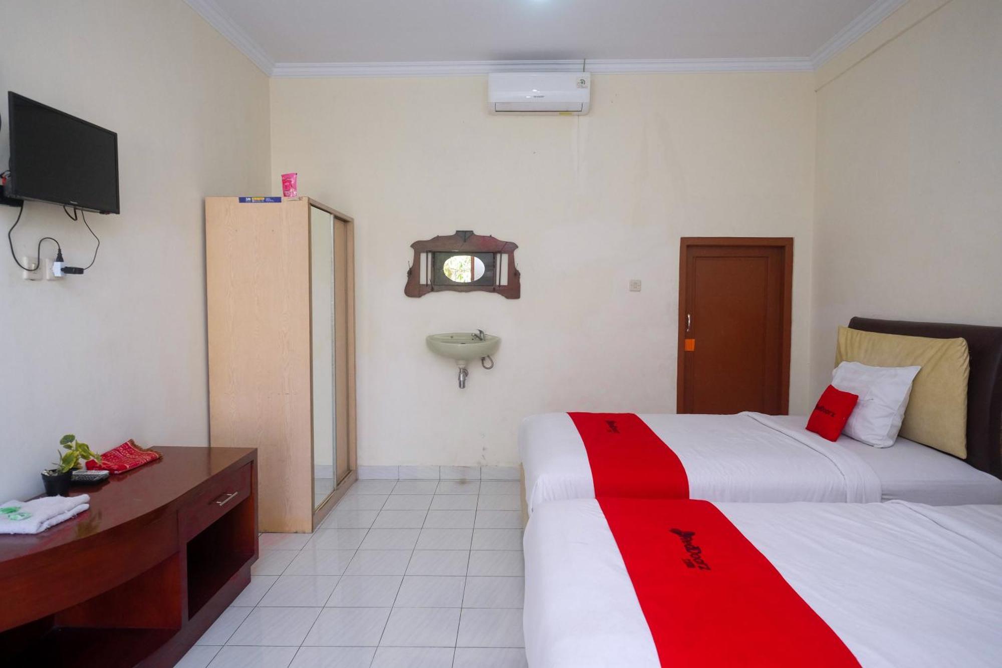 Hotel Reddoorz Syariah Near Alun Alun Wonosari Exterior foto