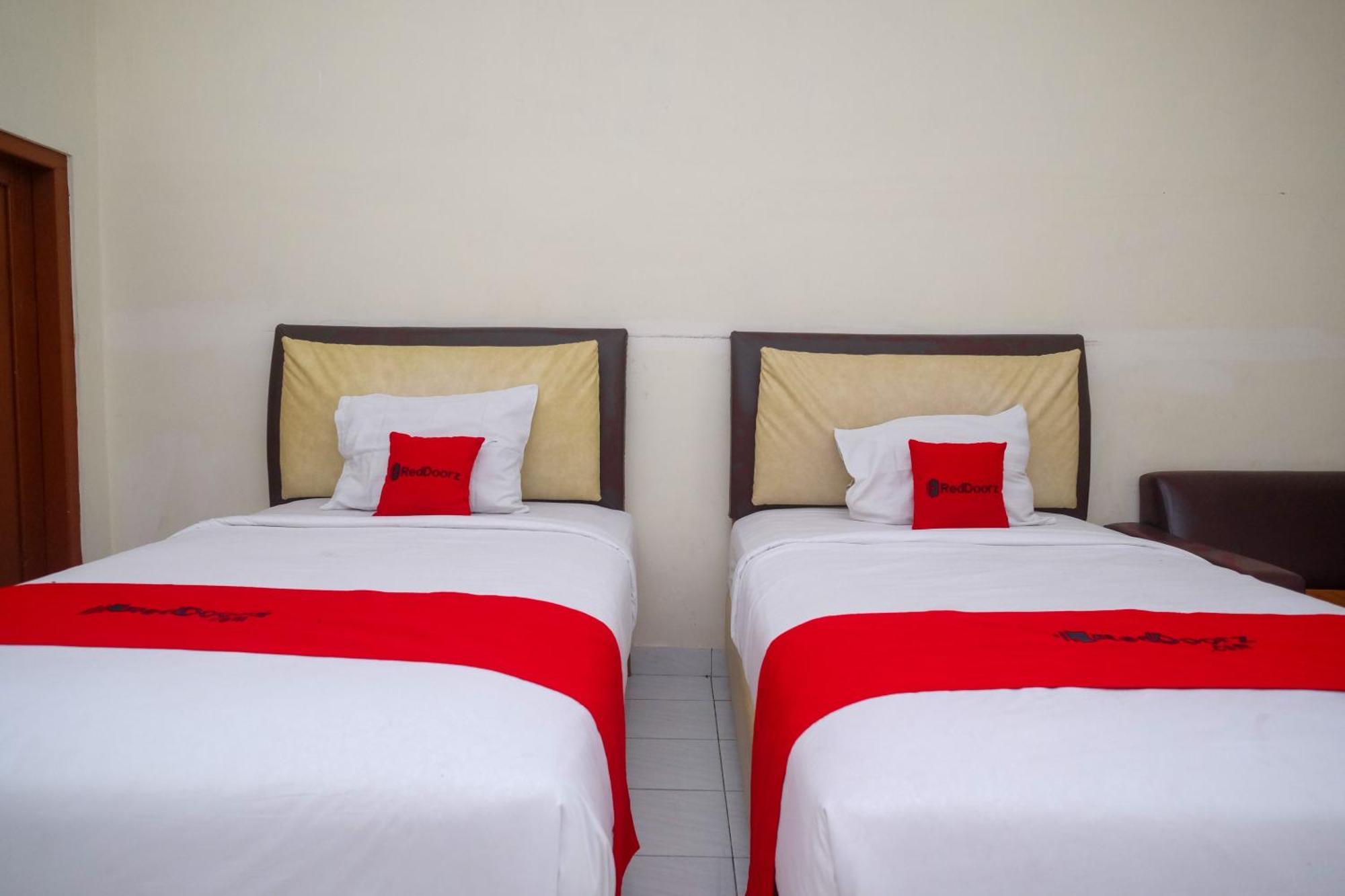 Hotel Reddoorz Syariah Near Alun Alun Wonosari Exterior foto